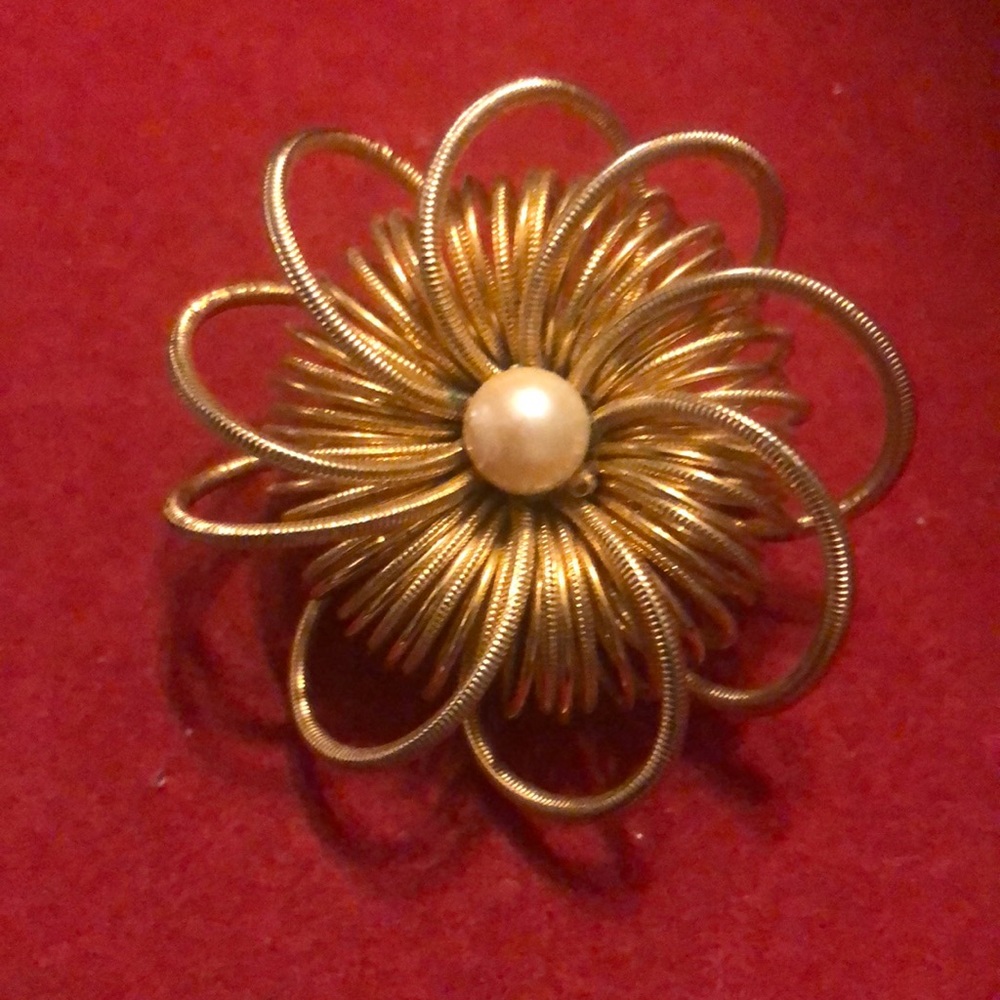 VTG MCM gold tone wire starburst pin with pearl